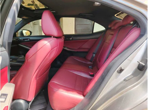 Car image 18