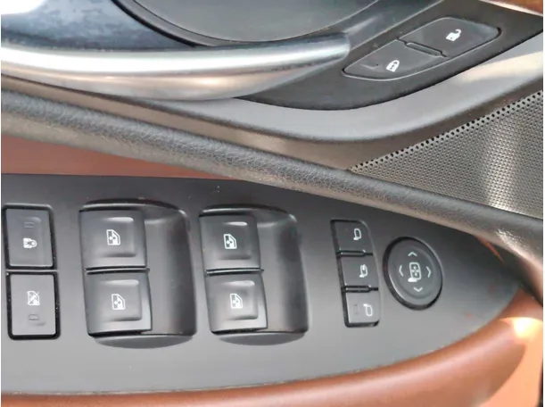 Car image 29