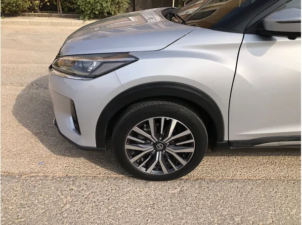 Car image 9