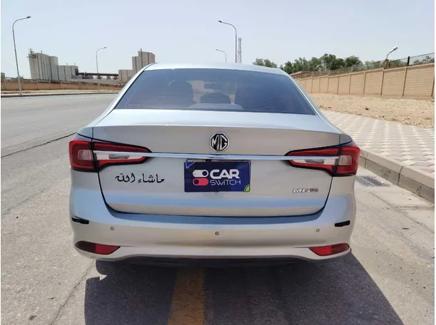 Car image 6