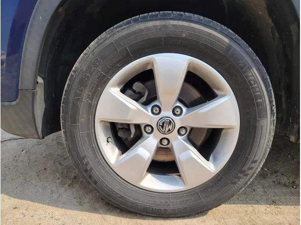 Car image 10