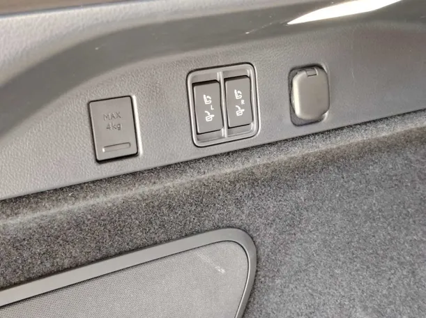 Car image 35