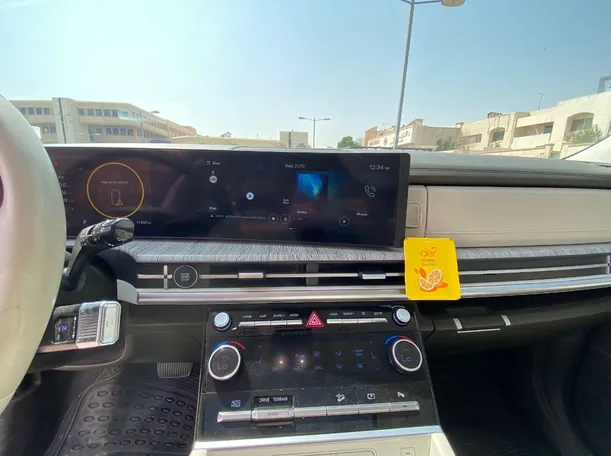 Car image 18