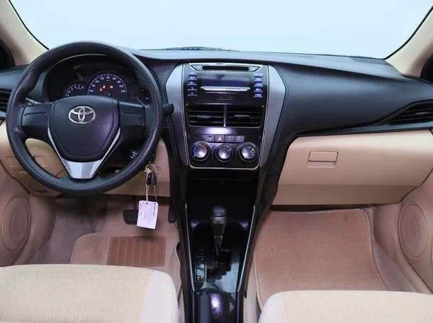 Car image 14