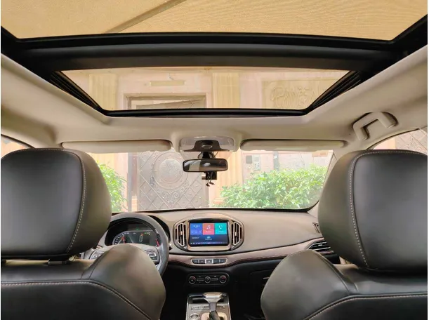 Car image 17