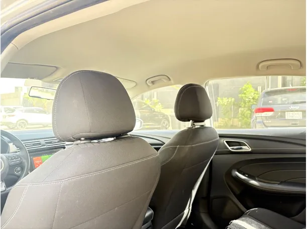 Car image 17