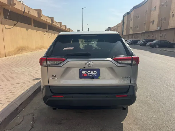 Car image 6