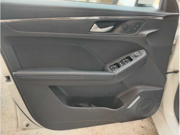 Car image 35