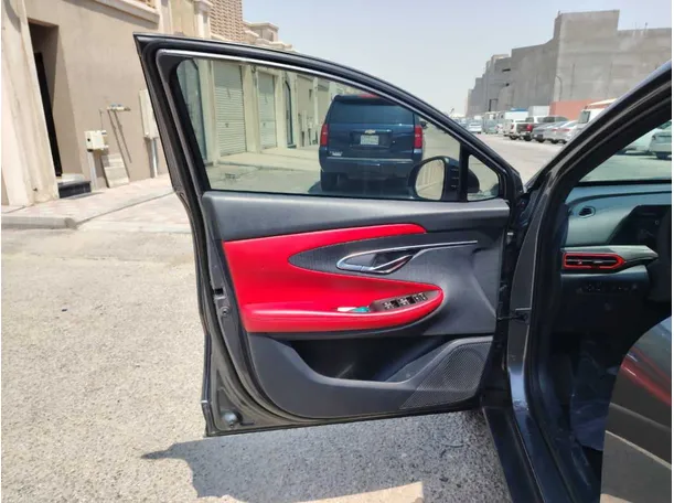 Car image 10