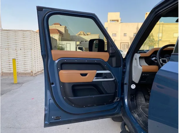 Car image 10