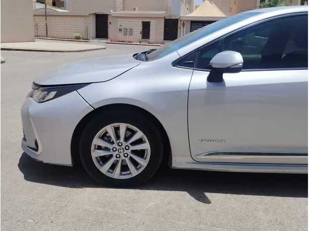 Car image 9