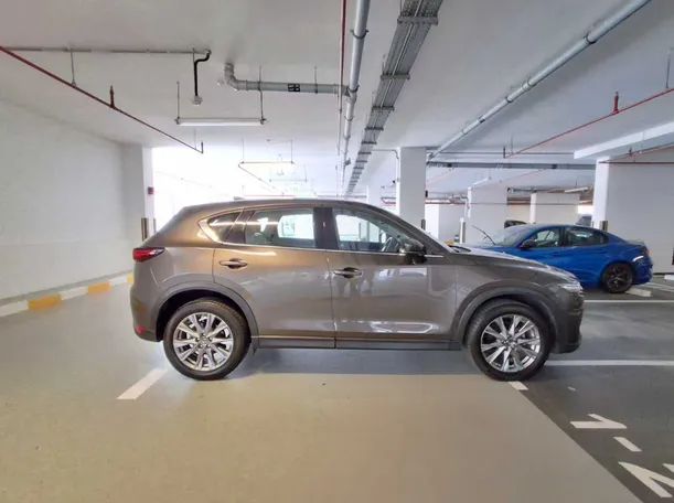 Car image 4