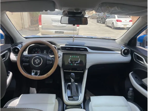 Car image 18
