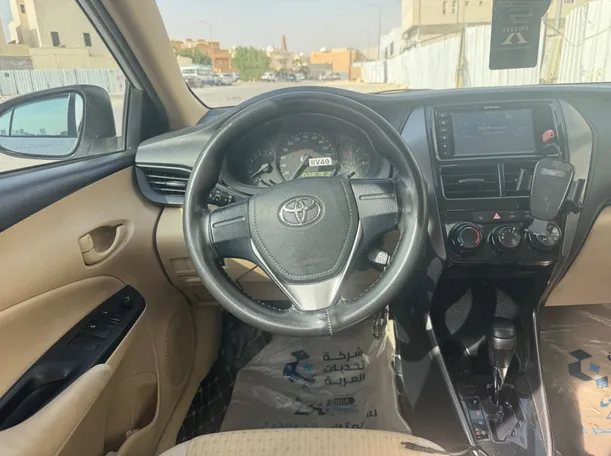 Car image 17
