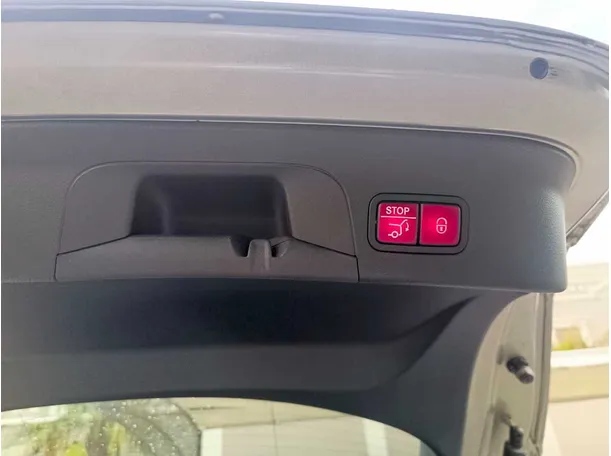Car image 30