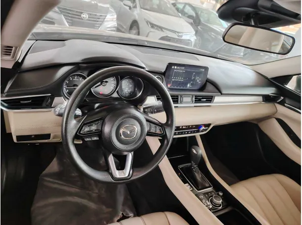 Car image 14