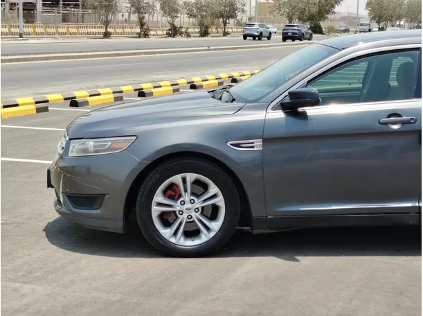 Car image 9