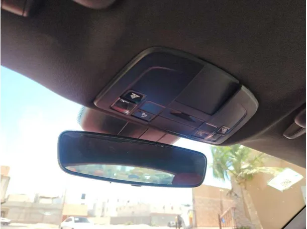 Car image 32