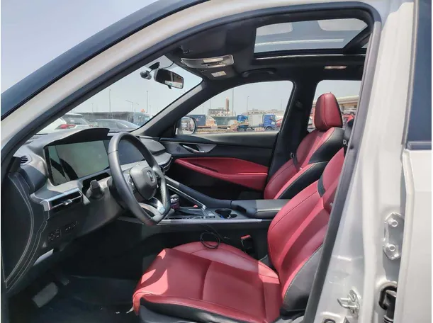 Car image 12