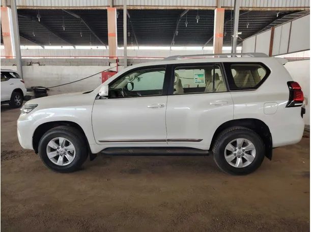 Car image 8