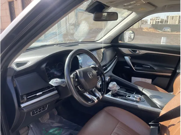 Car image 11