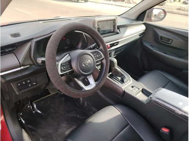 Car image 13