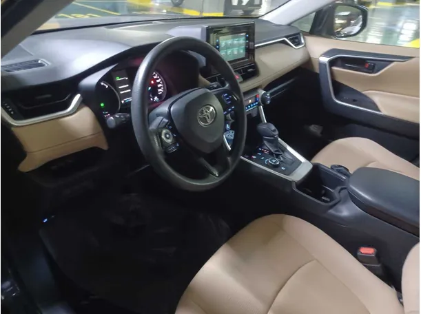 Car image 12