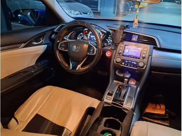 Car image 16