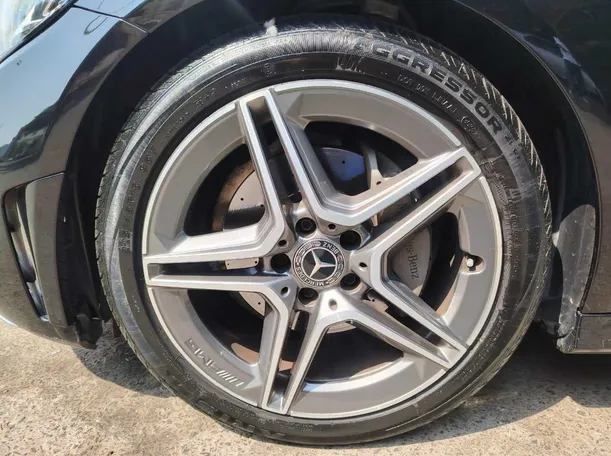 Car image 10