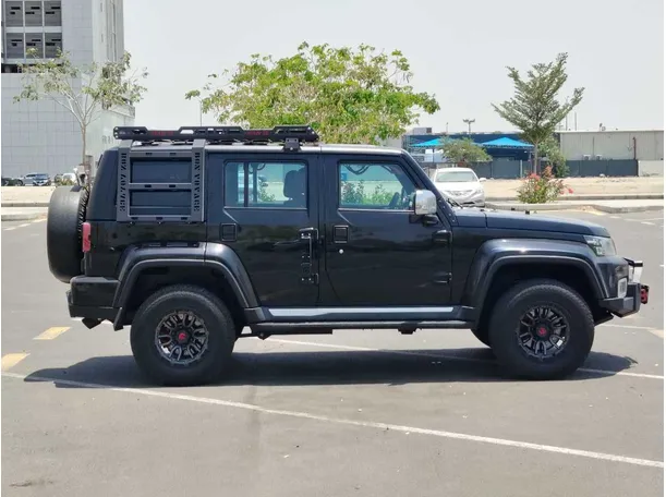 Car image 4