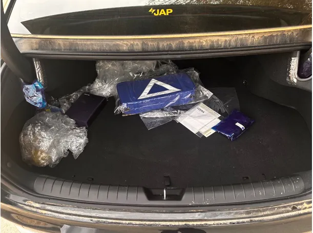 Car image 24