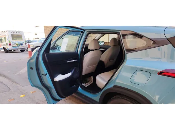 Car image 13
