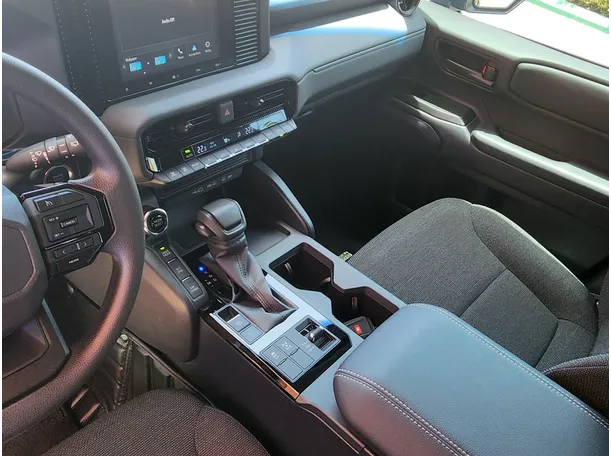 Car image 12