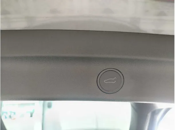 Car image 36