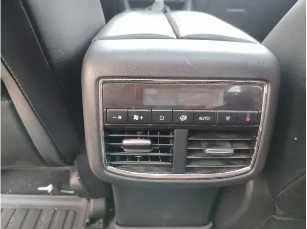 Car image 37