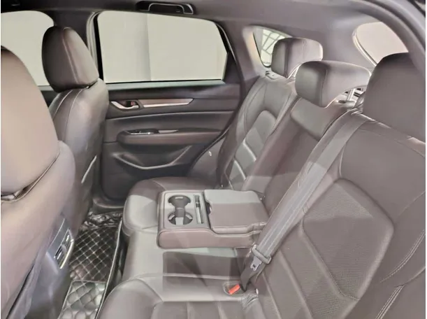 Car image 17