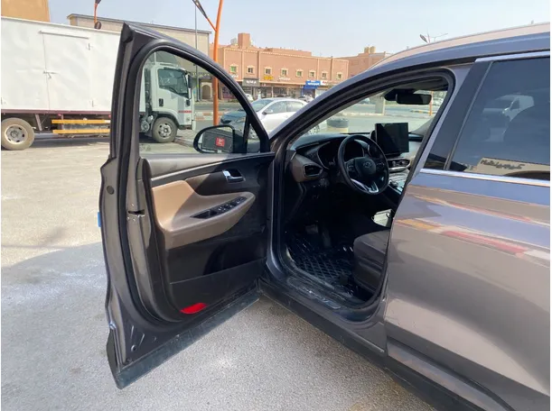 Car image 10