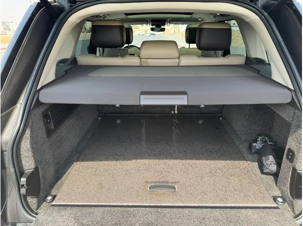 Car image 26