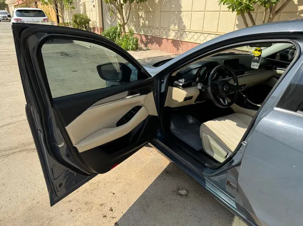 Car image 8