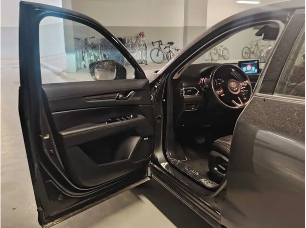 Car image 12