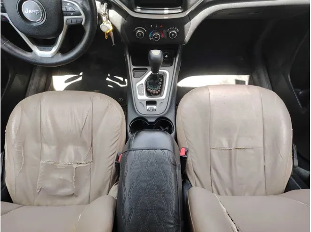 Car image 18