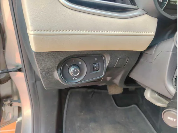 Car image 40