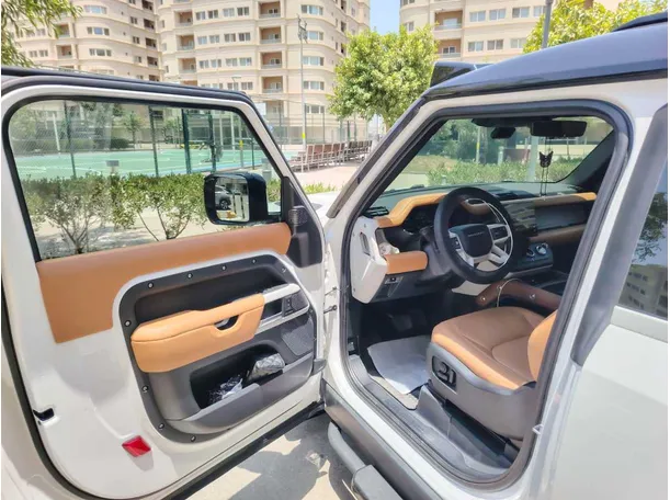 Car image 12