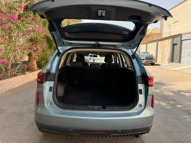 Car image 18