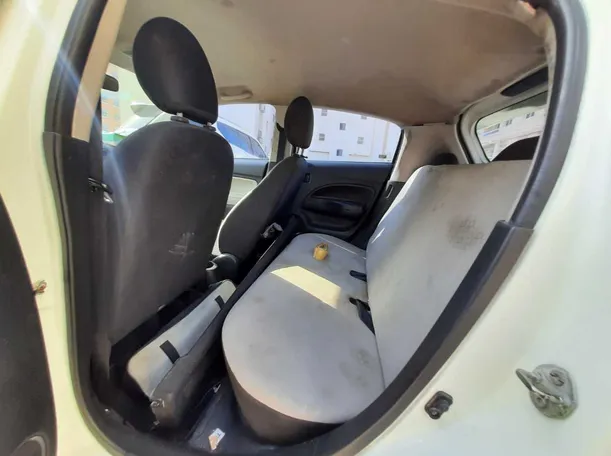 Car image 13