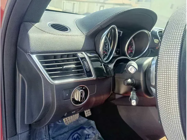 Car image 34