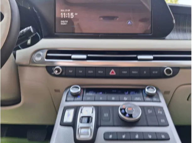 Car image 16