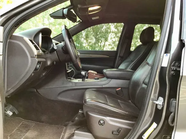 Car image 10