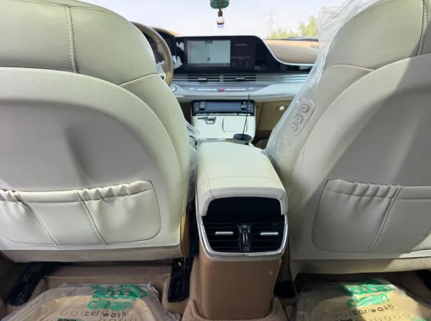 Car image 23