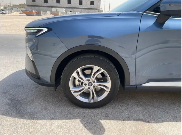 Car image 9